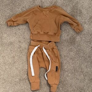 Little Bipsy Brown Kids Sweatshirt & Jogger Set